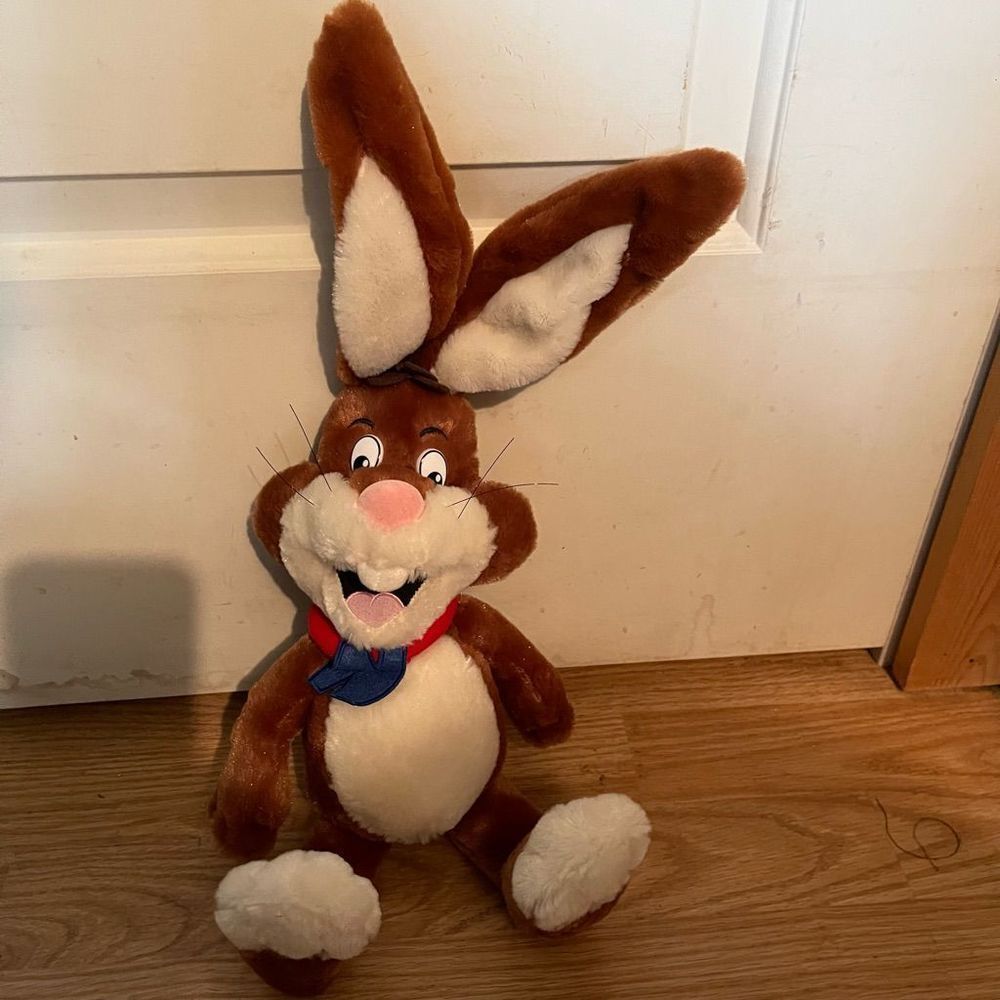 Nestle Nesquick plush bunny 21in
Bendable ears, clean, soft.
Collectible stuffed